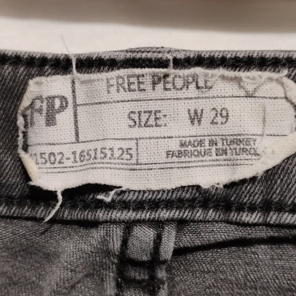 Free People Great Heights Fringed Hem Black Jeans Sz.29 Hardly Worn (A-72) - Picture 4 of 10